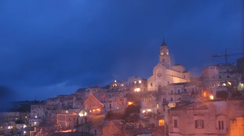 Fase di miglioramento, le precipitazioni torneranno in nottata, ma temperature